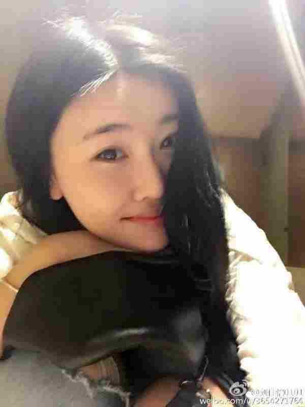 主播代打事件大逆转?LOL小鸿回应阿怡:谁请水军先司个马!