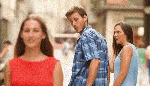 女生衣服湿了怎么办?动图 有这能力不会等分手才用