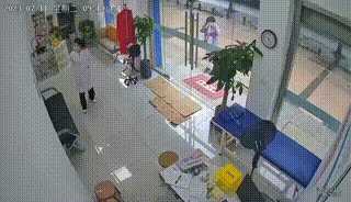 来自未来的钢管舞女郎 动图 我够不到但我能直接抢!