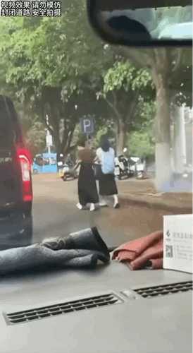 轻轻一戳反应这么激烈?动图 原来打篮球并不能减肥!