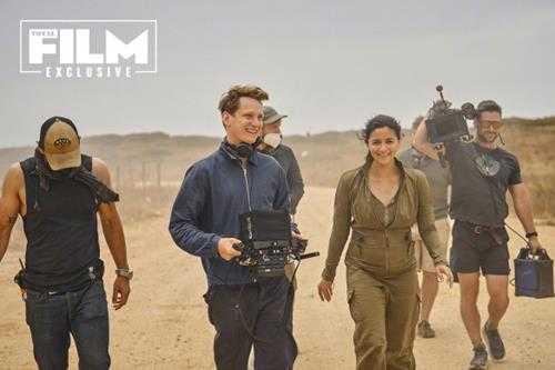女版007?《铁石心肠》新剧照 海报公开 8月上映
