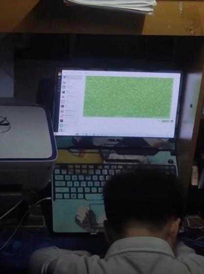 更适合中国宝宝体质的观赛 囧图 至少看一眼鸡!
