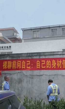 这是搔首弄姿黑段?动图 孩子果断放弃了学街舞的念头