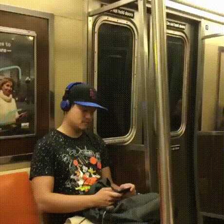轻轻一戳反应这么激烈?动图 原来打篮球并不能减肥!