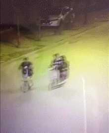 轻轻一戳反应这么激烈?动图 原来打篮球并不能减肥!