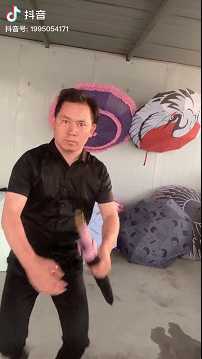 被女朋友看到了要挨打 动图 你还在乎你那冰淇淋?
