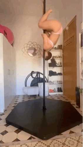 城里的姑娘真是又大又白 动图 妹子跳绳咋还掀裙子的?