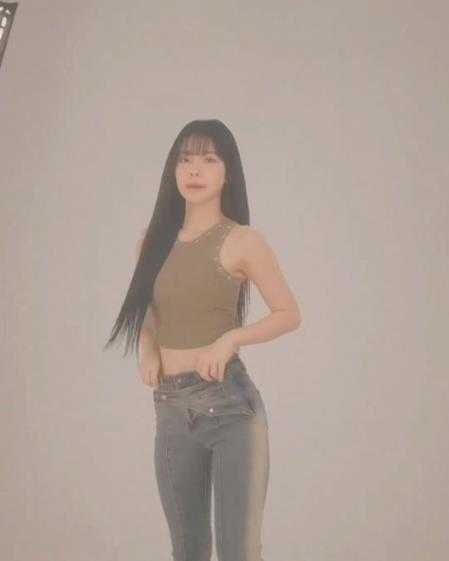 韩国啦啦队女神COS星刃女主:定妆照幕后视频公布